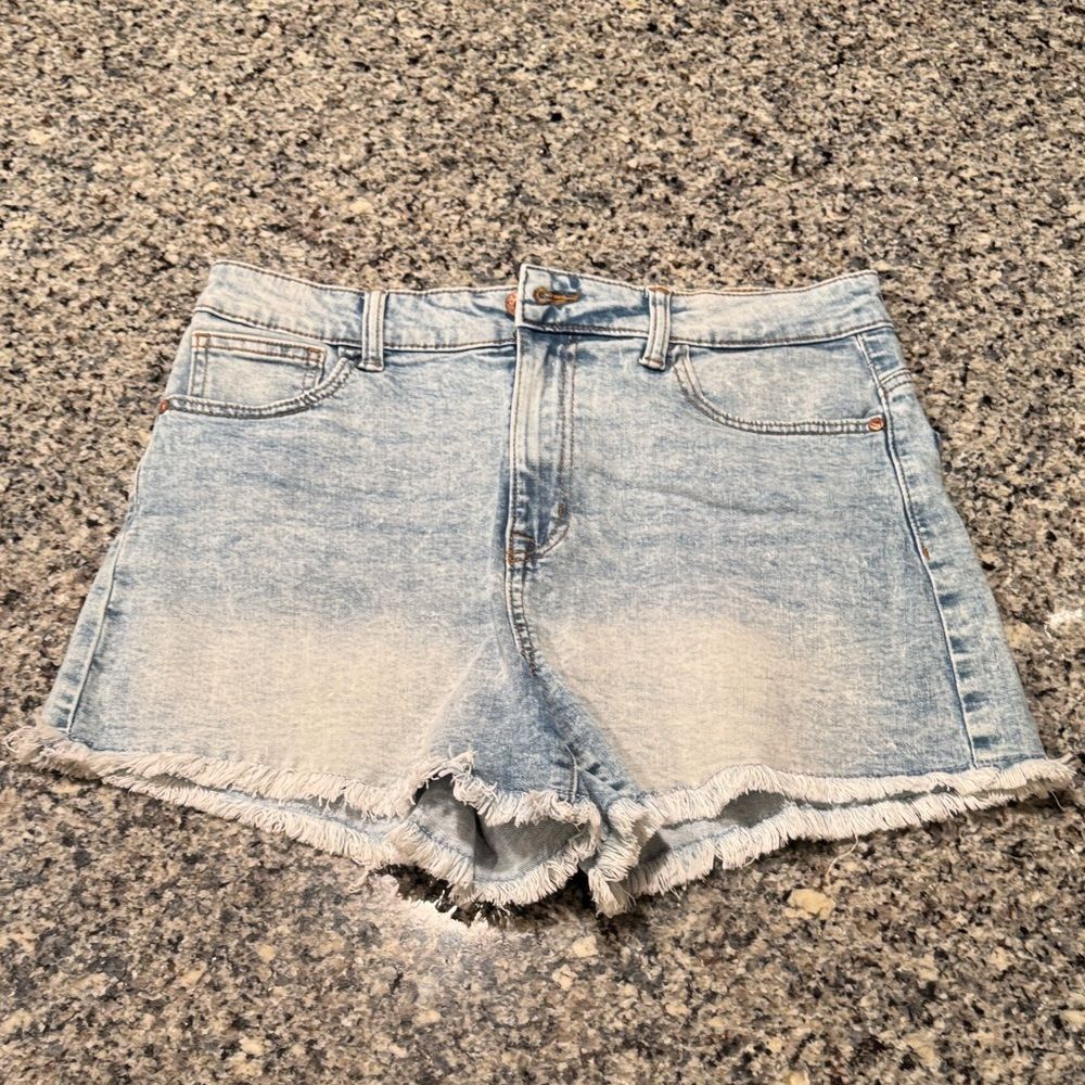 Ariya Light Blue Jean Shorts with Frayed Hem